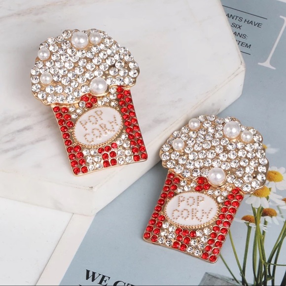 Jewelry - *NEW* IN Adorable Popcorn Stud Earrings